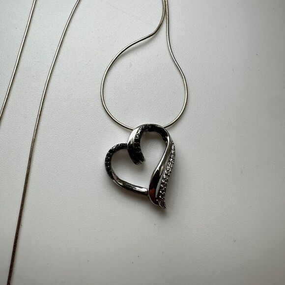 16" Solid Sterling Silver Heart with black/white diamonds necklace! - Picture 9 of 13
